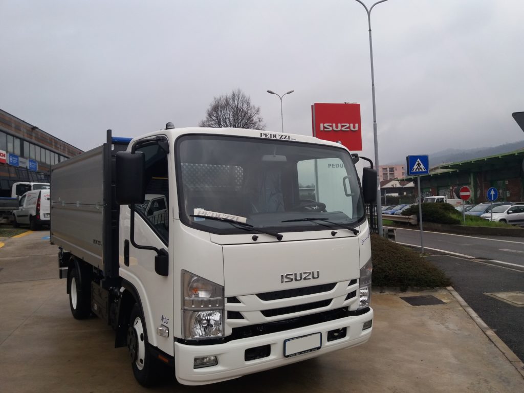 Isuzu M21